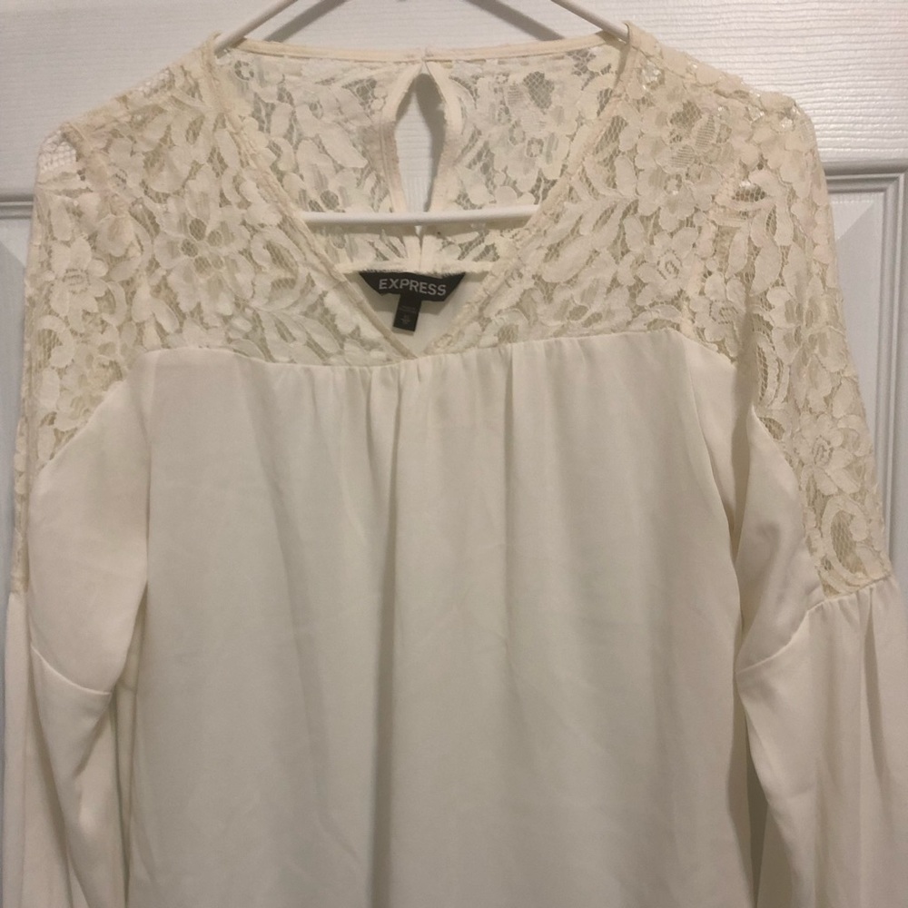Express Off-White Top w/Lace Detailing